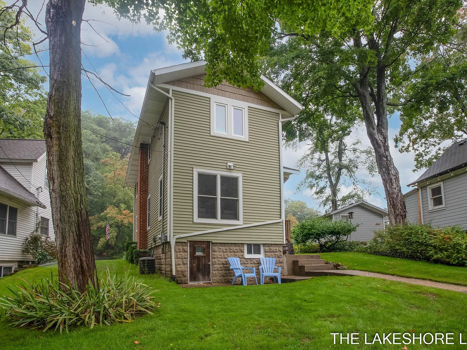 3 bed, 1.5 bath, 1242 sqft, $2,000 — Photo 2