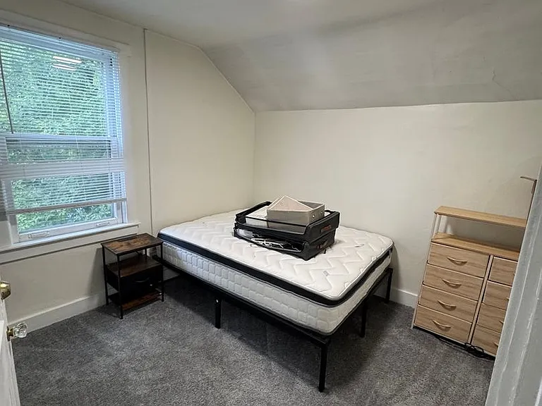 942 Woodlawn Ave — Photo 17