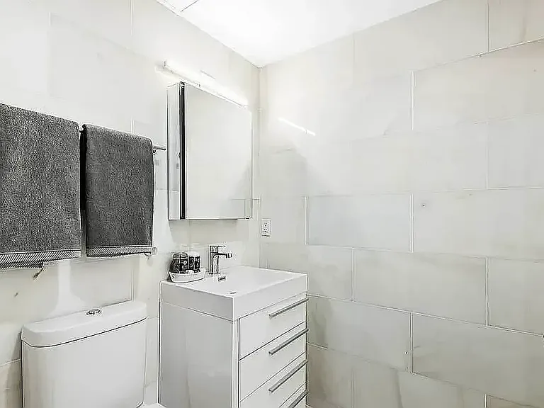 219 S 3rd St #2R — Photo 6