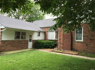 229 W Henry St, Staunton, IL 62088