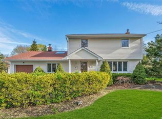 7 Amalia Ln, Commack, NY 11725
