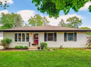 53 Lexington Ave, South Elgin, IL 60177