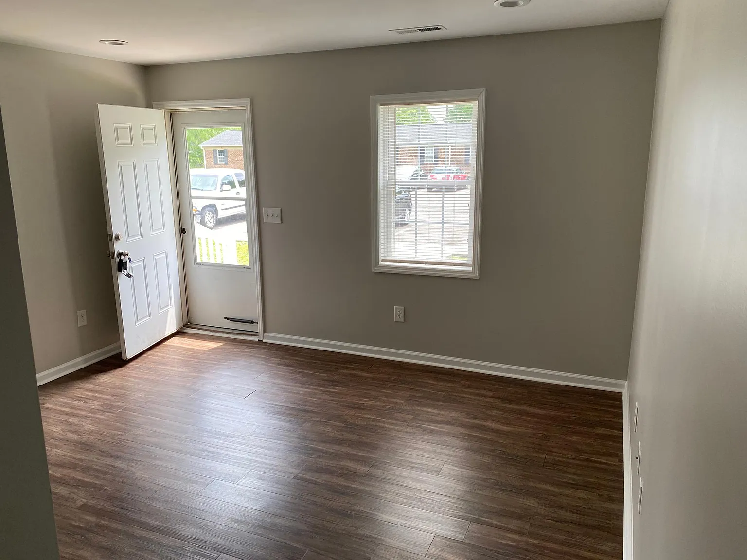 2 bed, 750 sqft, $900 — Photo 3