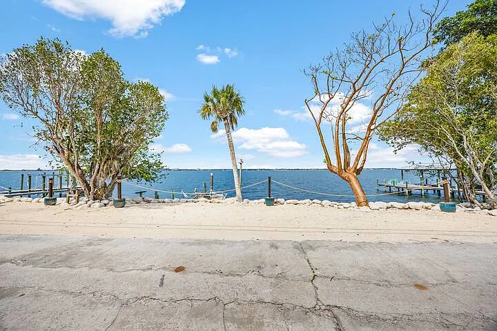 11560 Dragon Point Dr — Photo 37