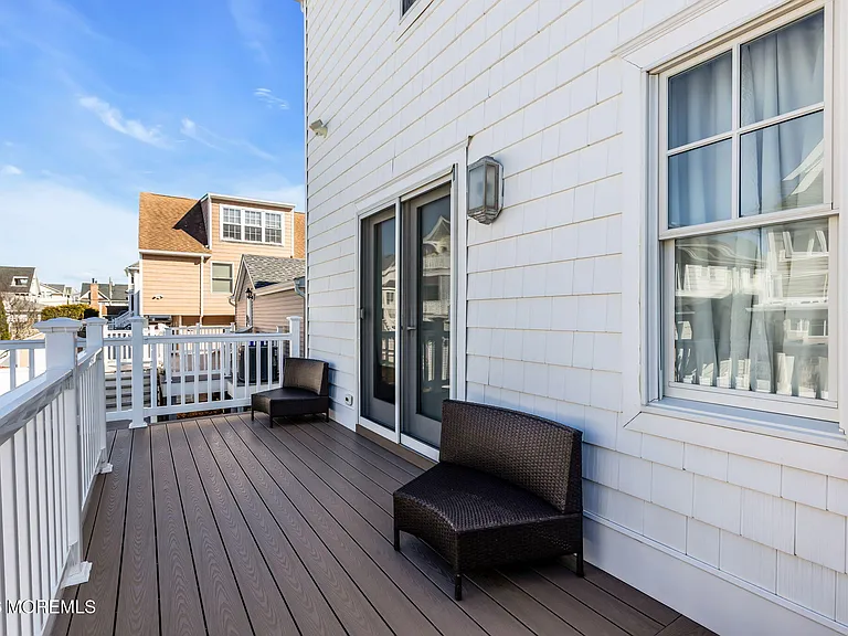 550 Whiting Ave — Photo 35