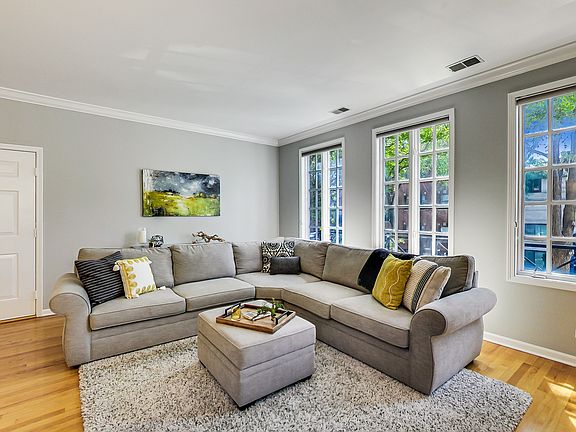 5th image of 904 W Diversey Pkwy APT 1W