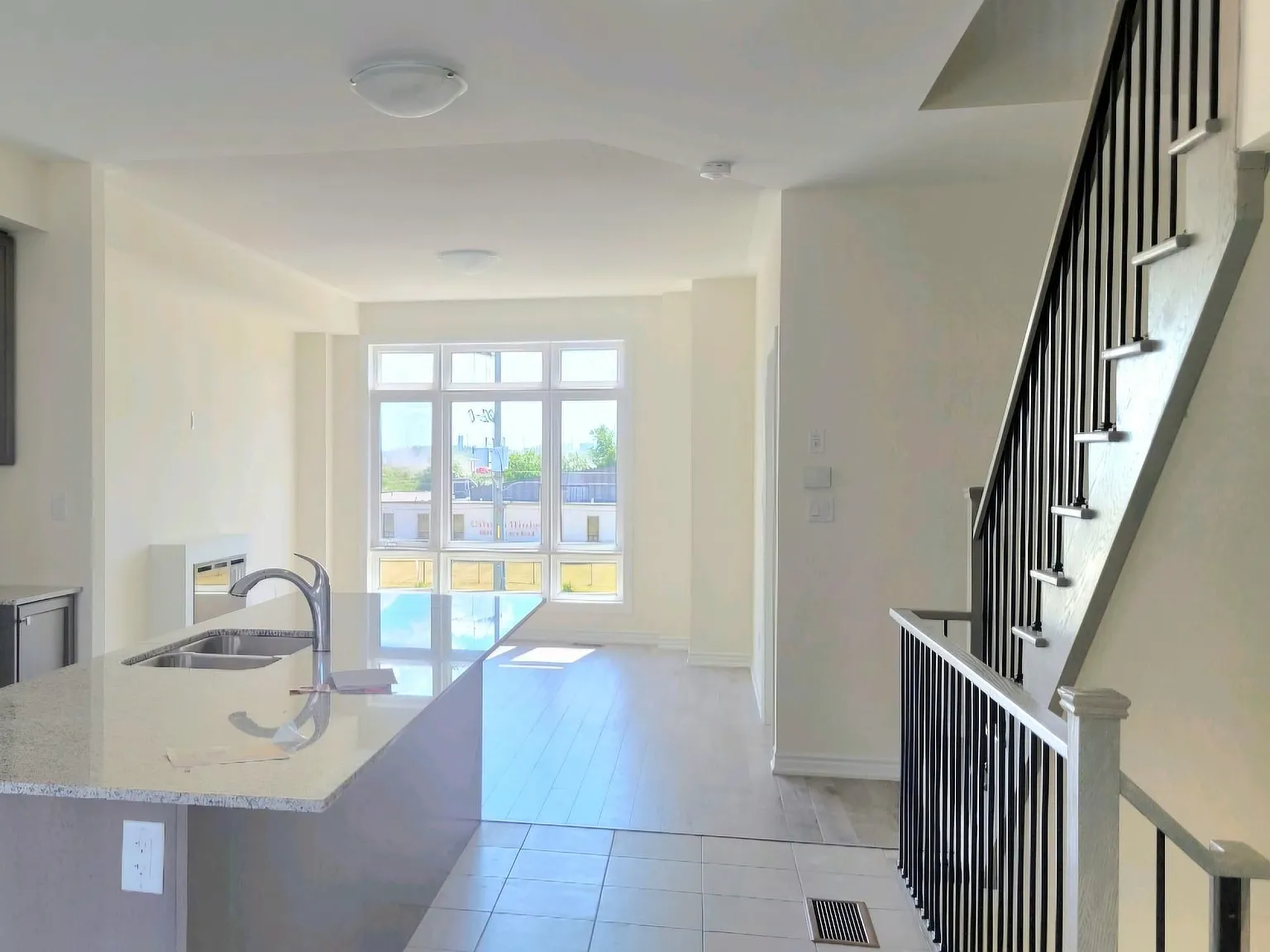 4 bed, $3,300 — Photo 2