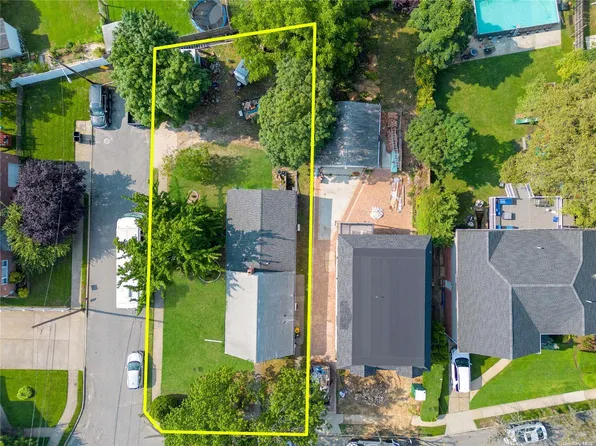 250 Pacific Avenue, Lawrence, NY 11559