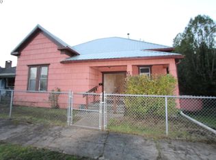 638 4th St, Myrtle Point, OR 97458