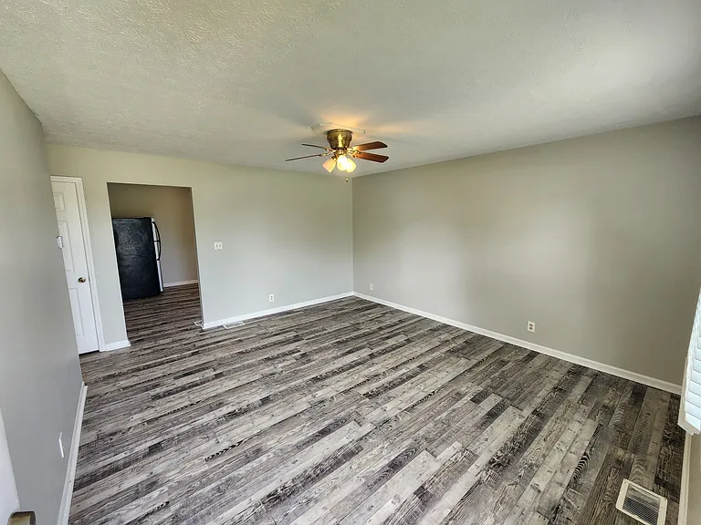 100 Grant Dr — Photo 31