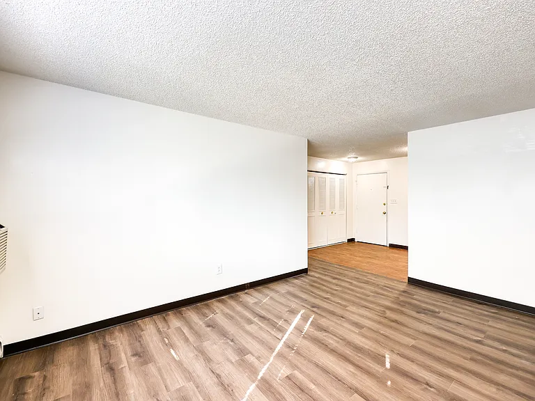 Marquette Heights Apartments — Photo 12