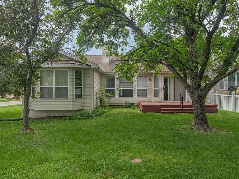 16944 Hickory Crest Dr — Photo 24