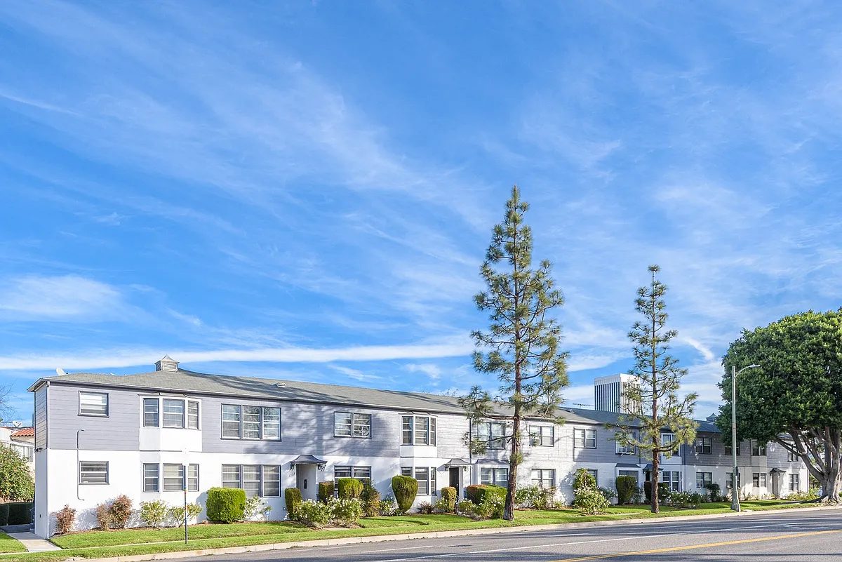 Building Photo - 6209-6226 W Olympic Blvd
