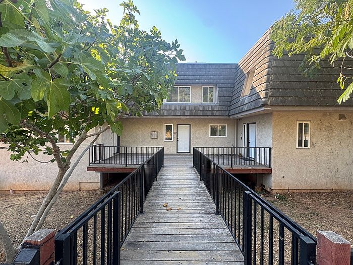 1st image of 322 Huntley Ave