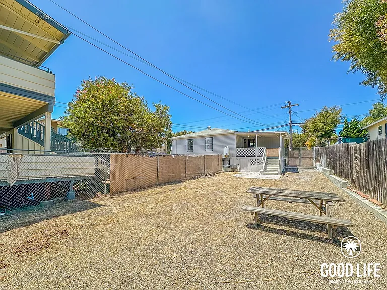 252 G St — Photo 17
