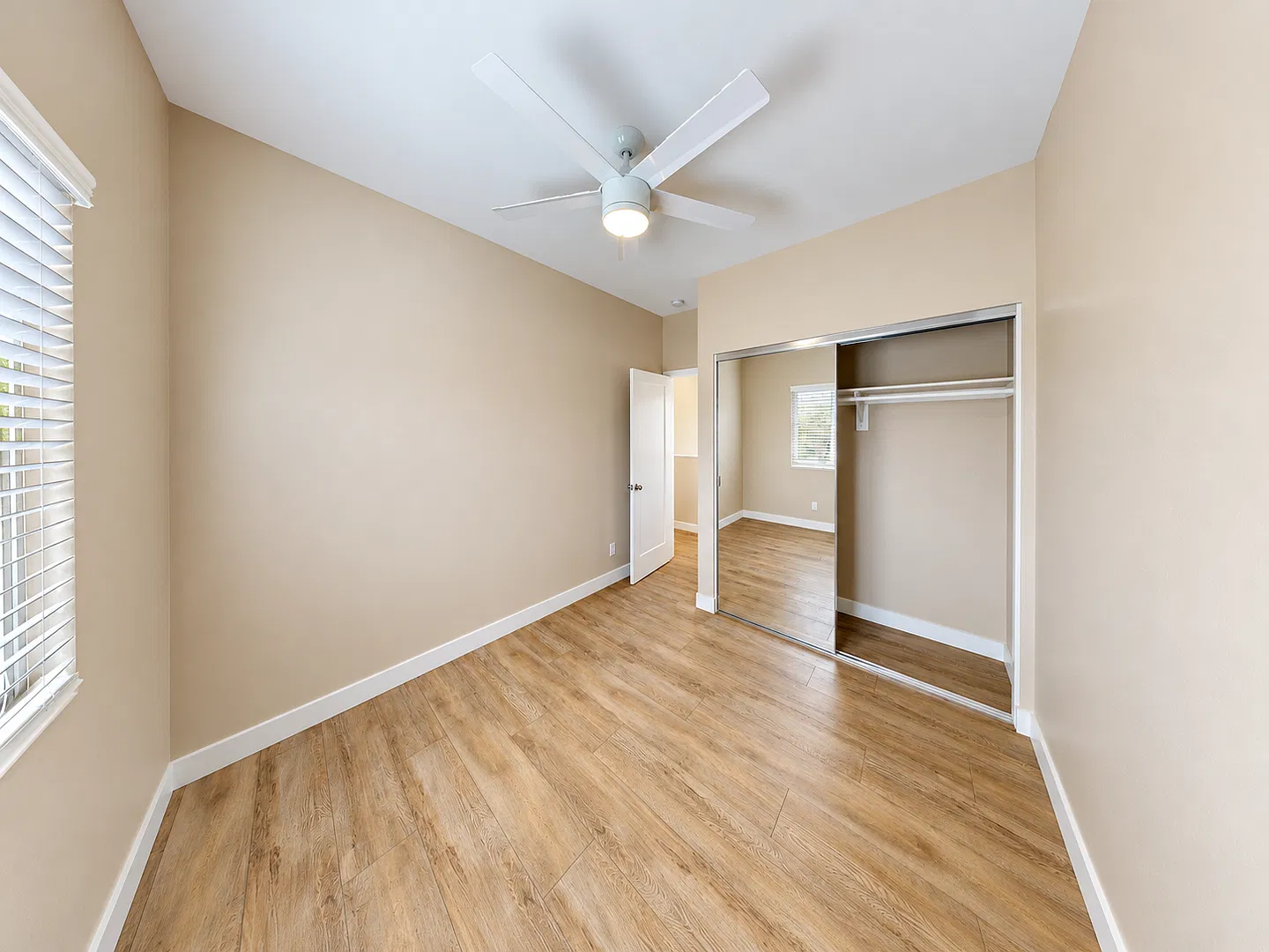 4BD house on Montezuma, Private Yard and Driveway! — Photo 4