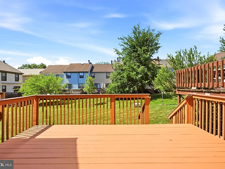204 Livingston Ct — Photo 35