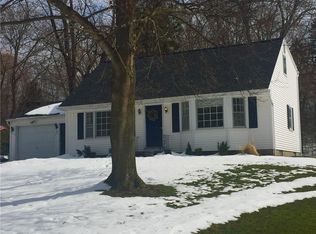 27 Woodcrest Cir, Fairport, NY 14450