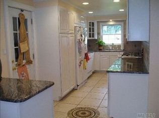 40 Howland Rd, East Rockaway, NY 11518