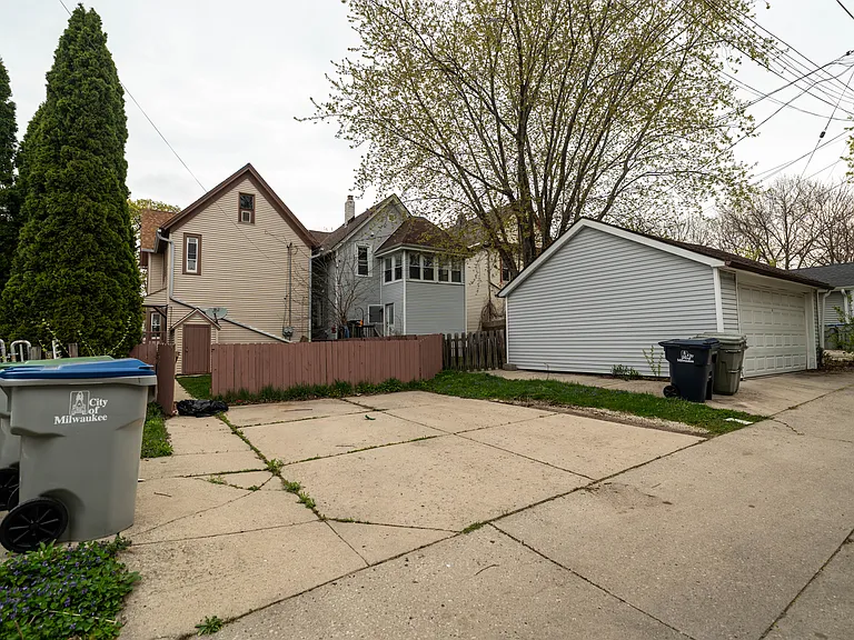 305 E Clarence St #A — Photo 23
