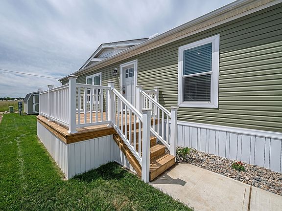 Exterior Image-3-Skyline 211 Meadows of Perrysburg