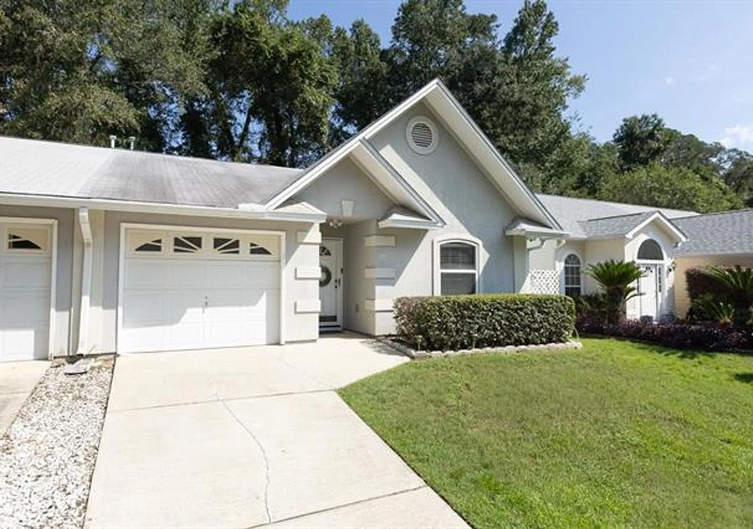 NE Tallahassee Townhome with Community Pool — Photo 2