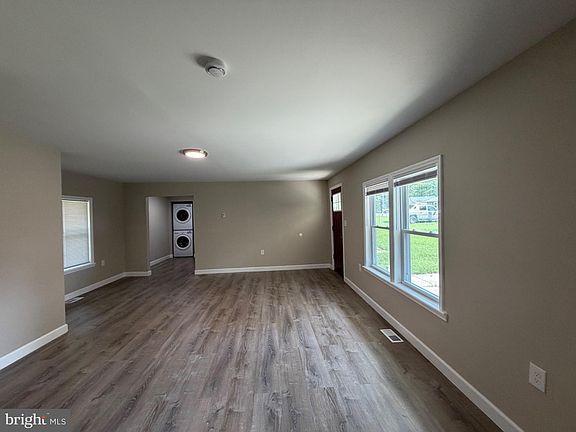 2nd image of 326 Sumach St