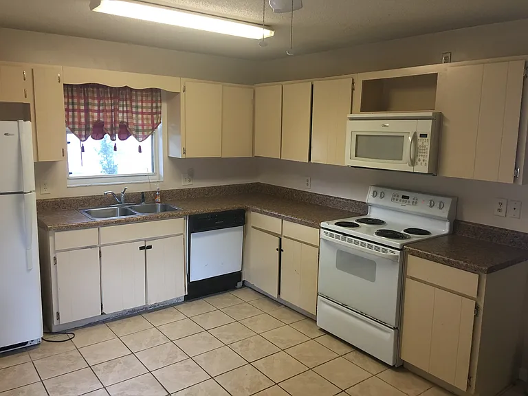 2829 Nordman Ave — Photo 6