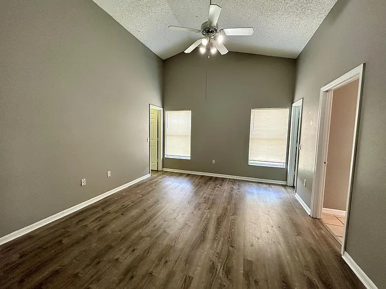 138 Sir Phillips Dr — Photo 6