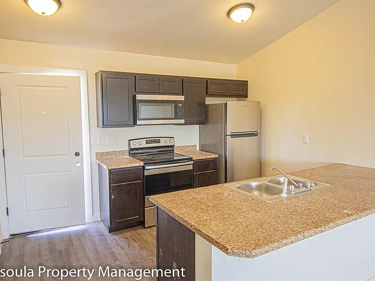 American Way Apartments — Photo 12