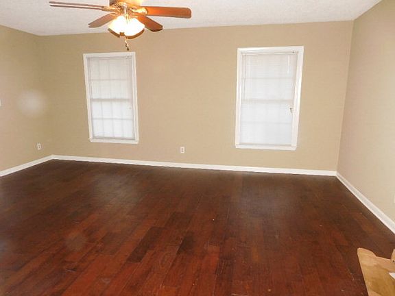 4th image of 3203 Dogwood Ave