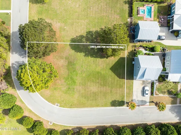 8 Stoney Island Dr, Beaufort, SC 29907