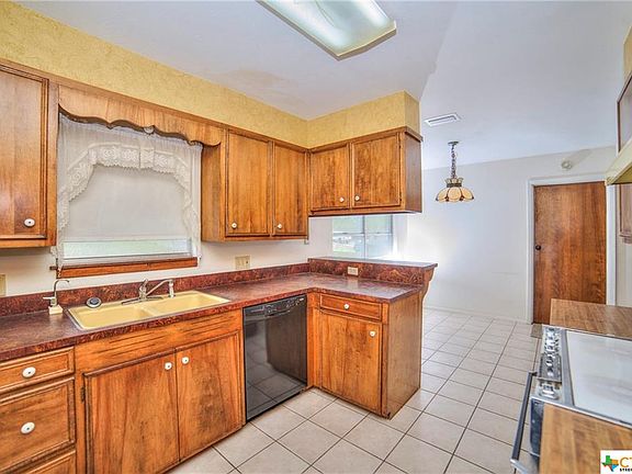 3rd image of 616 Gloria Dr
