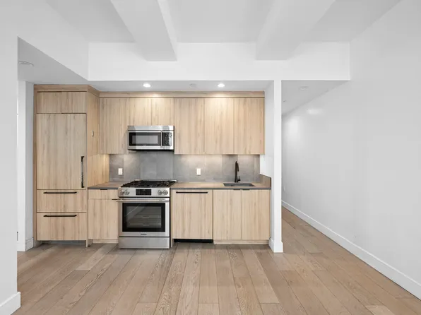 24-16 Queens Plaza South 3G image 2 of 14