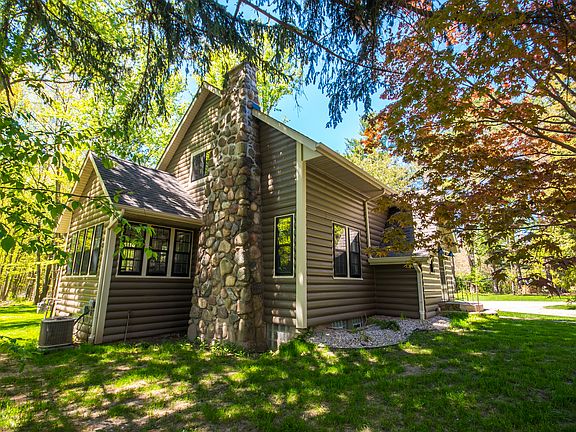 5th image of 14075 Ironwood Dr NW
