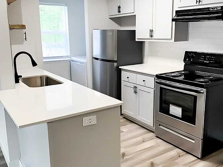 Carriage House Apartments — Photo 20