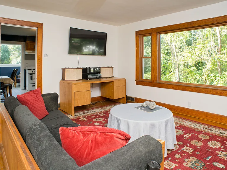 261 Fairview Rd — Photo 4