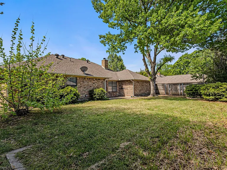 1531 Pickwick Ln — Photo 23