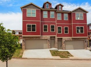 2811 W Auburn Dr, Fayetteville, AR 72704