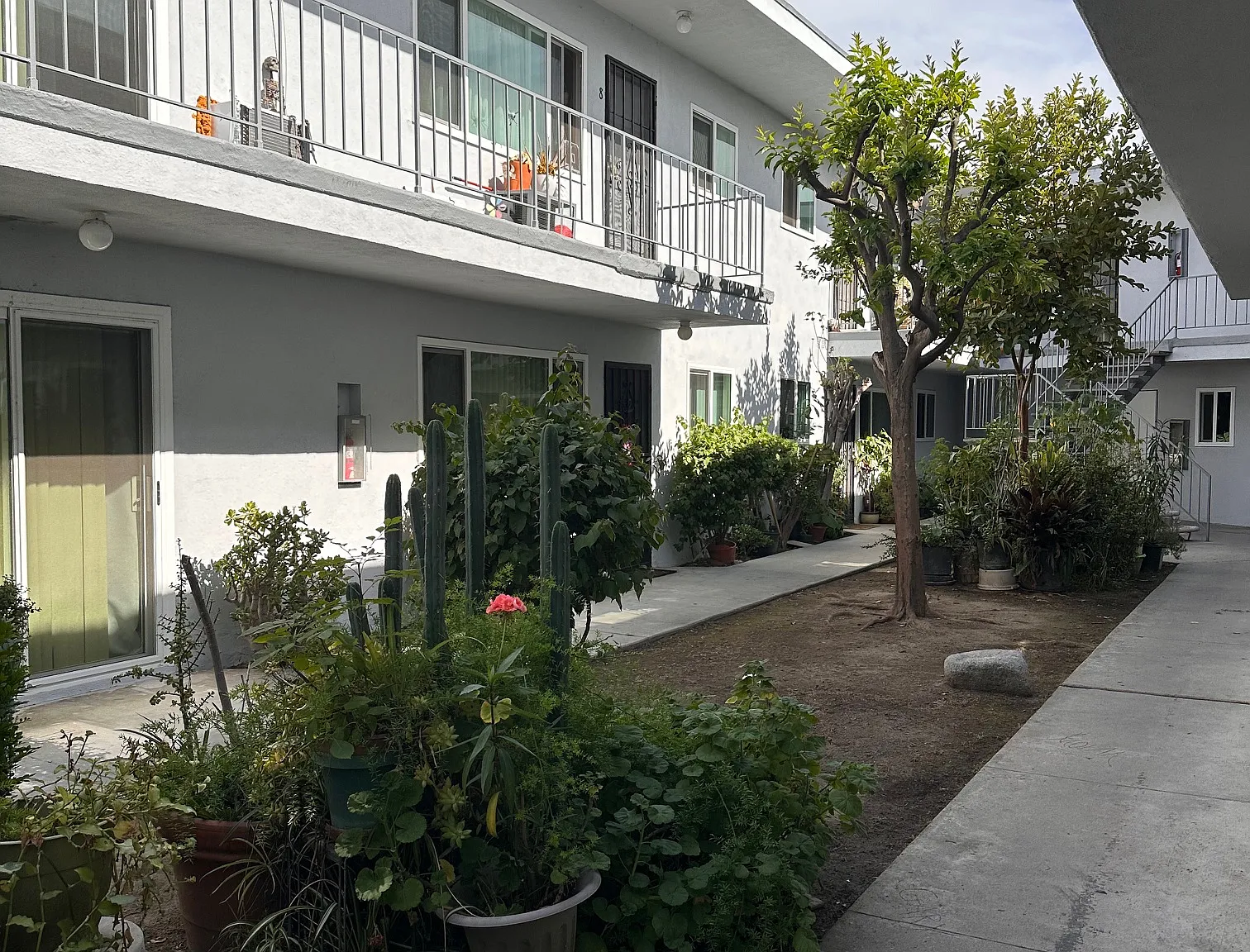 3 bed, 1100 sqft, $3,000 — Photo 2