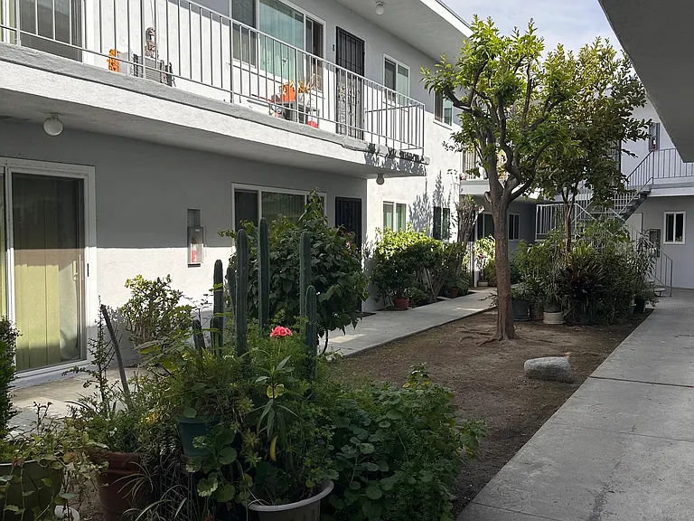 1020 W Angeleno Ave #7 — Photo 3