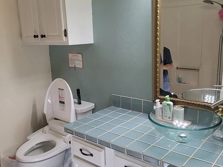 2100 Windsor Dr #6 — Photo 12