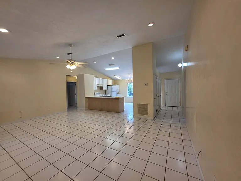 925 Dent St — Photo 10