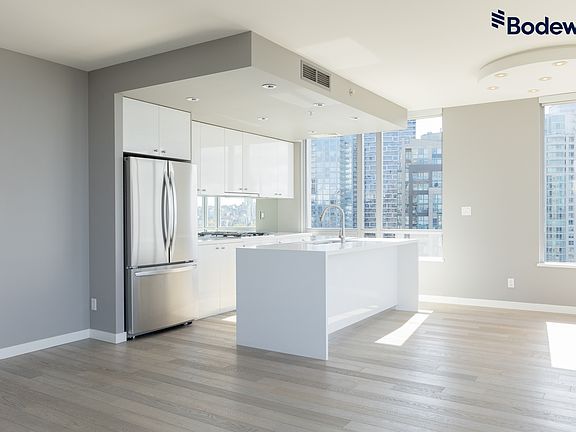 2nd image of 1005 Beach Ave