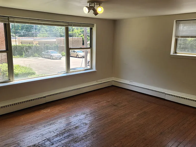 2243 W Farwell Ave — Photo 6