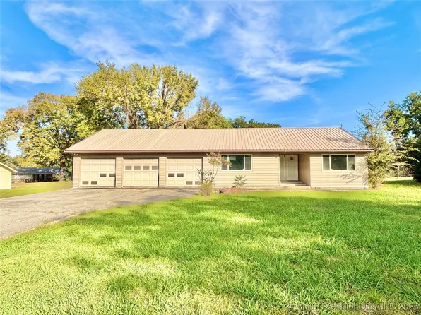 113 N T 200 St, Stigler, OK 74462