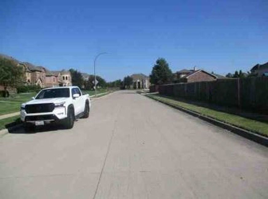 Exterior Neighborhood (street photo)