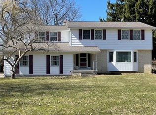 5000 Brookfield Ln, Clarence, NY 14031