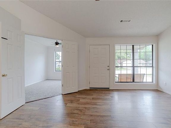 3rd image of 204 Jonathan Dr