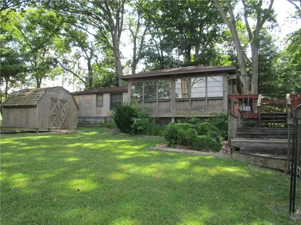 47 Kingfisher Dr, Tower Hill, IL 62571